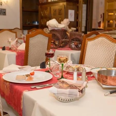 Restaurant La Croix D'or Hotel 2*