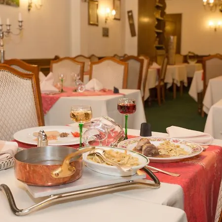 Restaurant La Croix D'or Hotel 2*